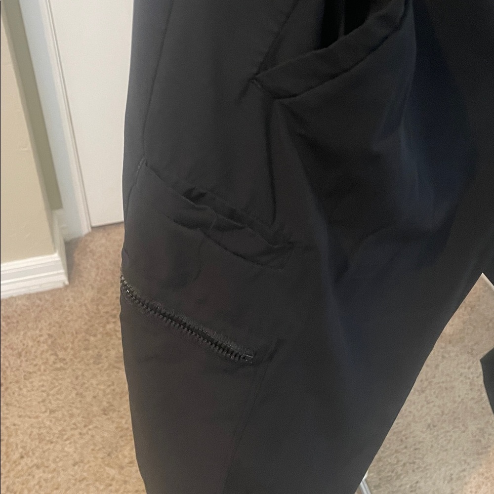 Athleta Jet Black Go Far Travel Pant cargo - Picture 4 of 6
